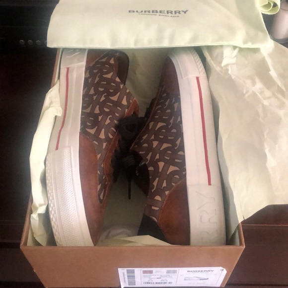 Burberry sneakers  NWT - Picture 15 of 15